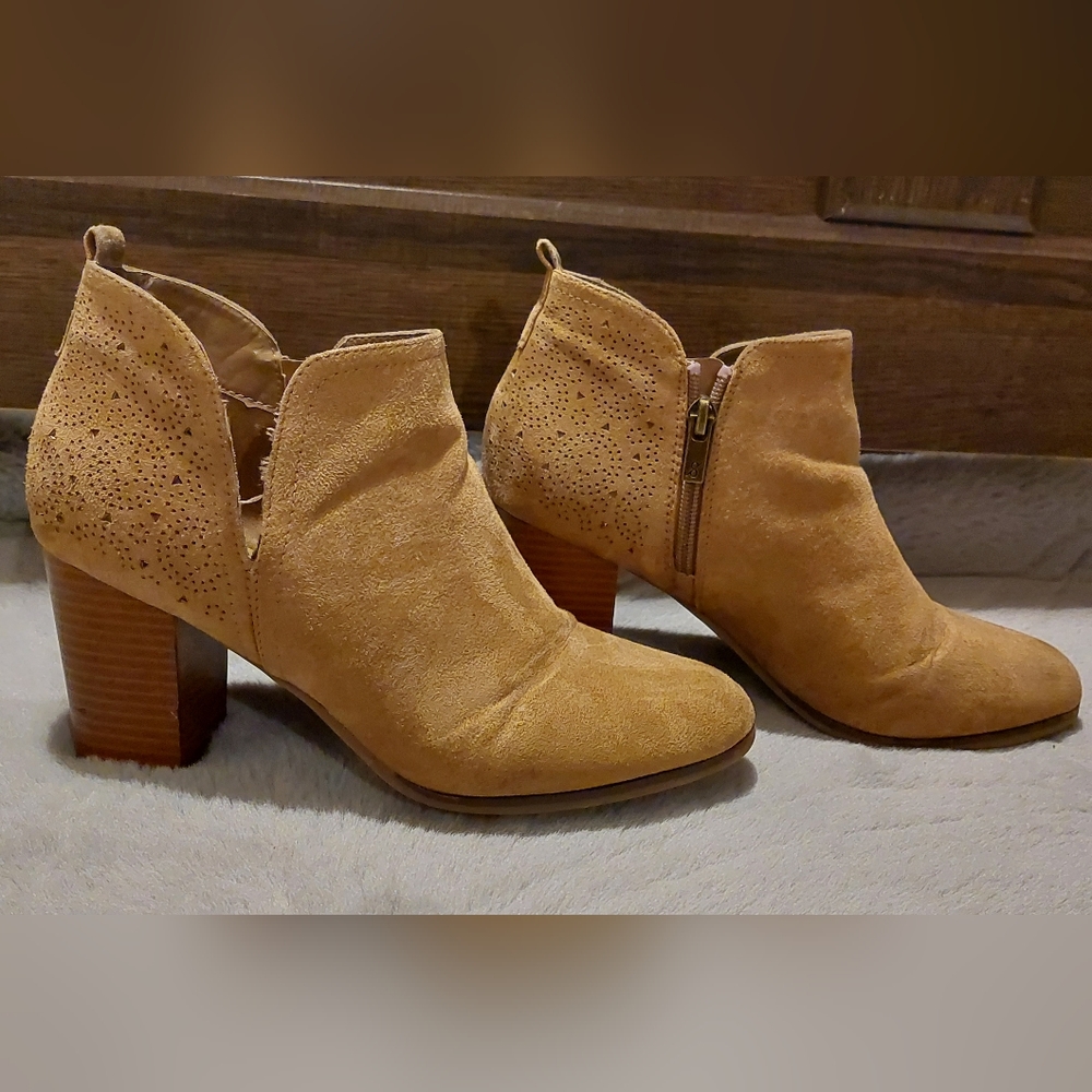 Women's Parker & Sky Size 8.5 Suede Brown Khaki Casual Winter Bootie